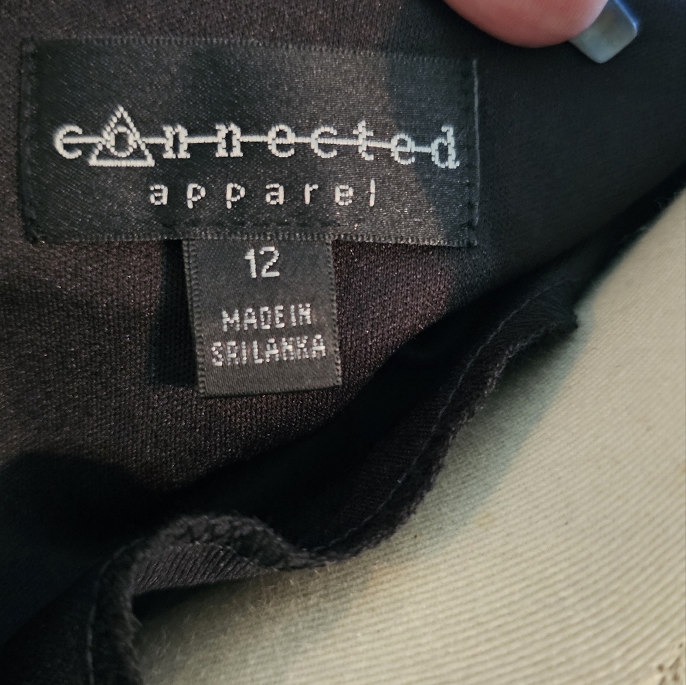 BLACK DRESS W/ DESIGN - Picture 3 of 3